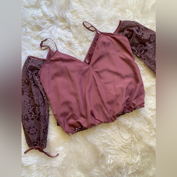 Guess Brand Renaissance Inspired Velvet Blouse, Floral, Purple, Cold Shoulder - Picture 10 of 17